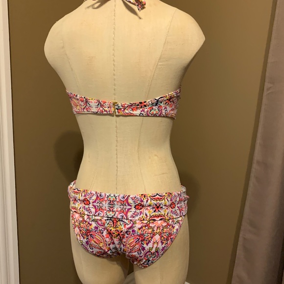 Victoria’s Secret bikini - Picture 7 of 12